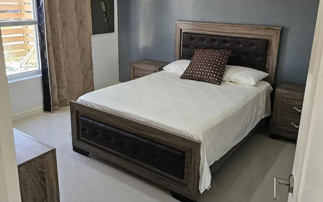 Apartment Sleeps 6 With Pool Access