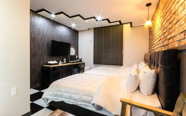 Sacheon (Samcheonpo) Commodore