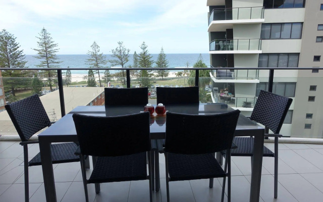 Ambience on Burleigh Beach