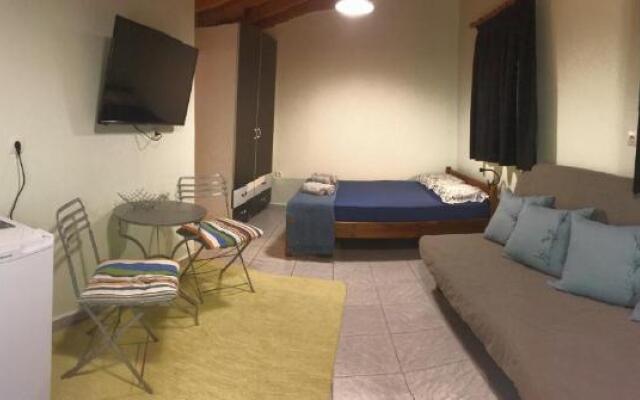 Leonidas apartments 1
