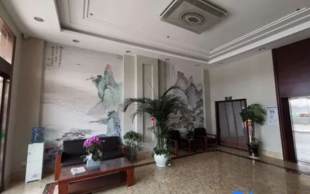 Zhenfeng Business Hotel