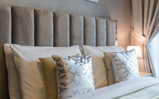 Elegant 1BR Apt Near Down Town