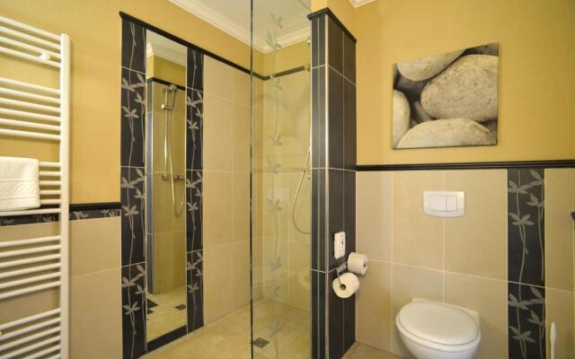 M13 Hotel