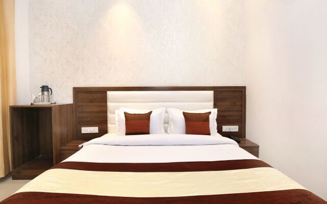 OYO 11680 Hotel Grand Star