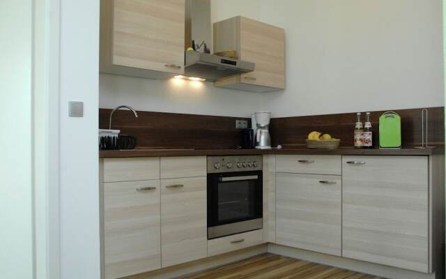 Beachside Apartment in Pepelow with Garden