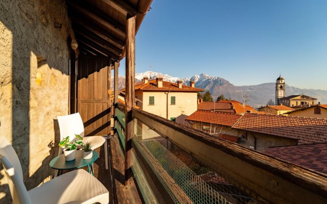 Petra Apartment in Civenna by Wonderful Italy