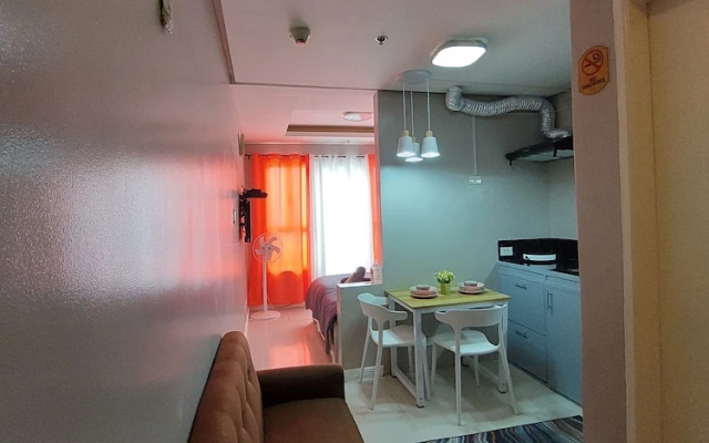Budget Stay with Bay & City Lights View