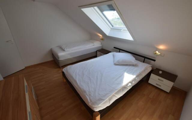Tolstov-Hotels Generous 3 Room Apartment