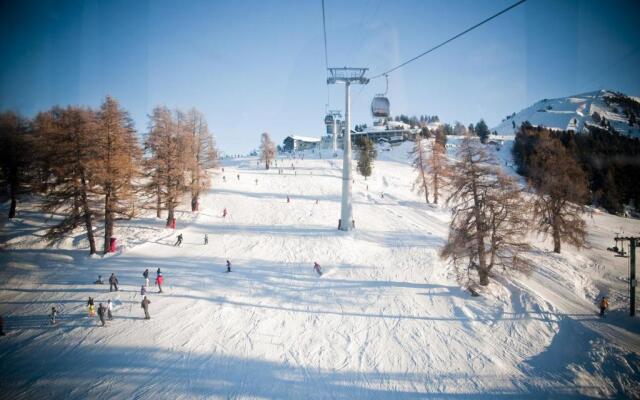 Adele Ski In And Ski Out Chalet 10 Pers