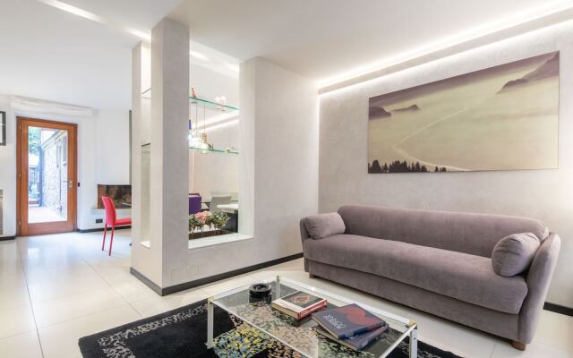 Ponte Rosso Modern by Mmega