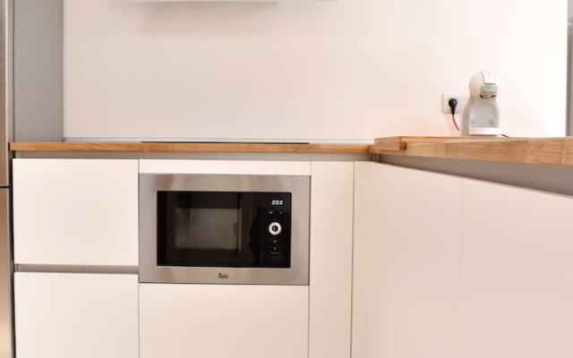 Sunny Bungalow in front of sea