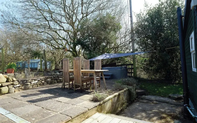 Merlins Cabin - 2 Bed - Blaen Cedi Farm