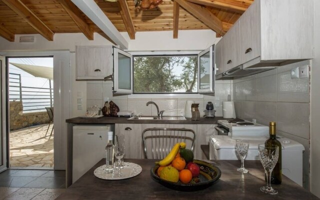 New Hope, studio with pool near the beach