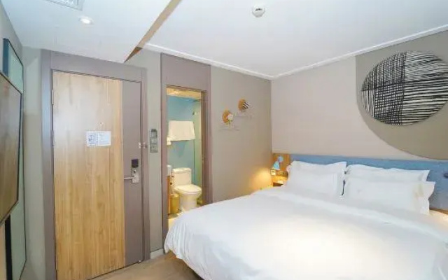 Shanghai Yaya Light Luxury Hotel (Hongkou Football Stadium)