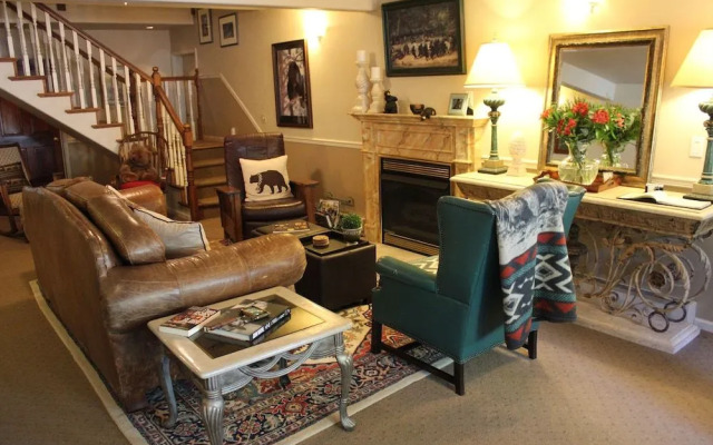 Black Bear Manor
