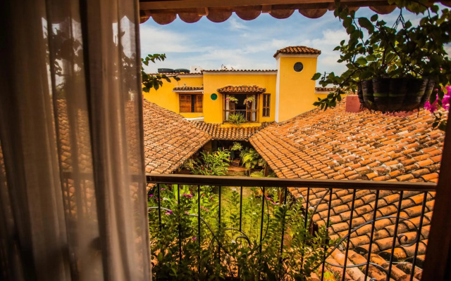 La Casa Amarilla
