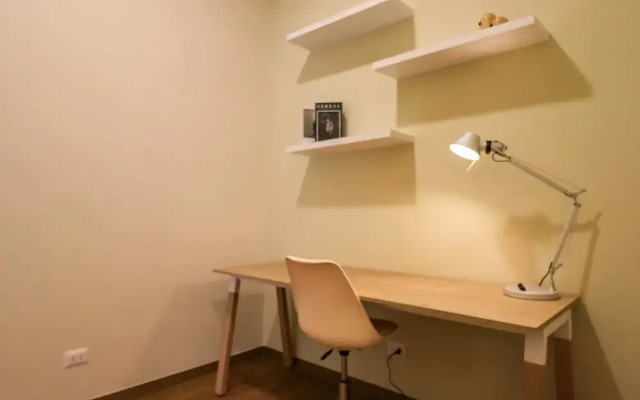 w Beautiful 2BR w Terrace Near Kennedy Park