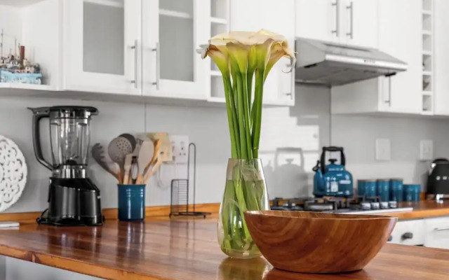 Big Bay Beach Club J32