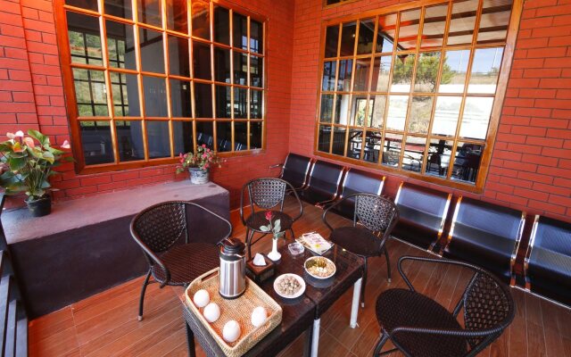Pine Land Oasis Hotel