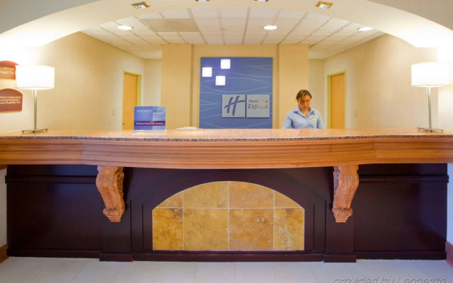 Holiday Inn Express Hotel & Suites Woodbridge by IHG