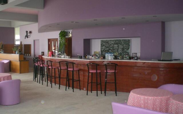 Ammes Hotel