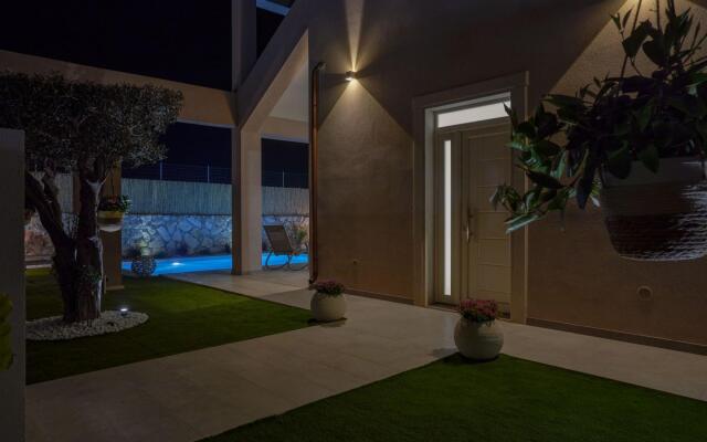 Villa Shamsi, heated pool and beach at 70 mt-Villa shamsi