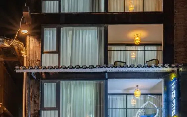 Linyun Mountain Residence (Zhaoxing Dong Village Scenic Area)