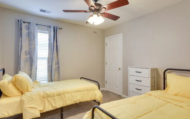 Charming North Charleston Townhome - Pets Welcome!