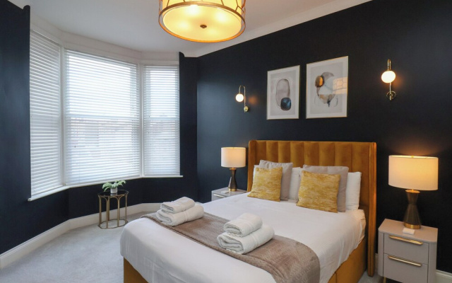 The Salisbury Apartment 301