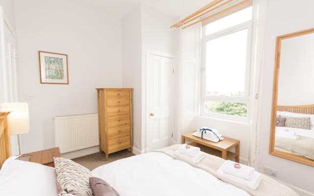 Beautiful City Center 2 Bed Apartment with Park View