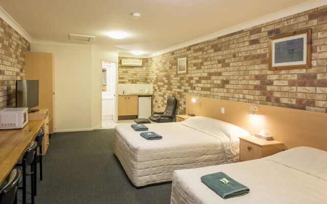 D'Aguilar Hotel Motel