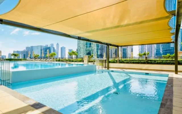 Burj Crown Lux Apartment by Dubai Mall