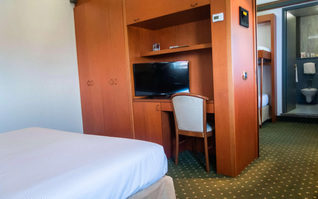 Jet Hotel, Sure Hotel Collection by Best Western