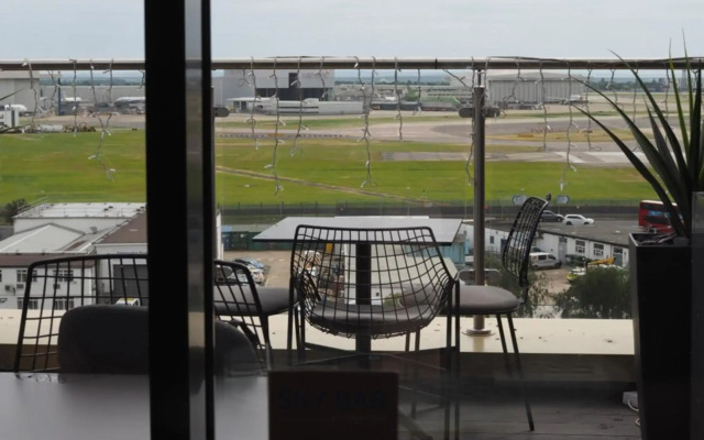 Courtyard by Marriott London Heathrow Airport