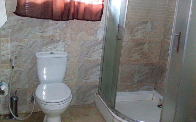 Danest Hotel And Suites