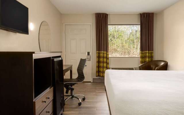 Super 8 by Wyndham Ocean Springs Biloxi