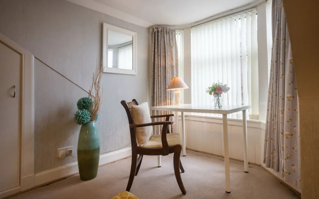 Sandgate 2-bed Apartment in Ayr Central Location