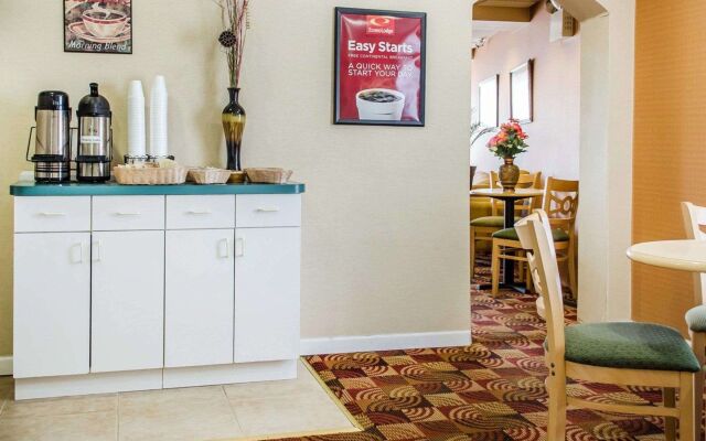 Econo Lodge Mechanicsburg