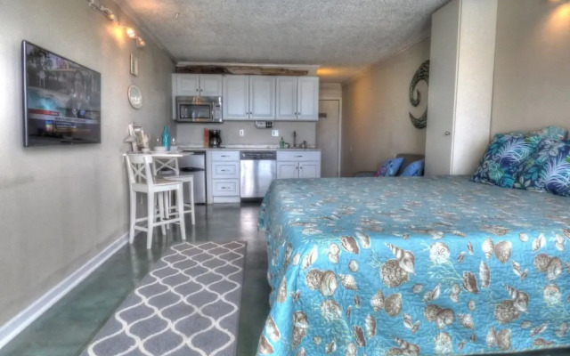 Pet Friendly Gulf Views On the Beach Steps Away 2nd Floor Private Deck