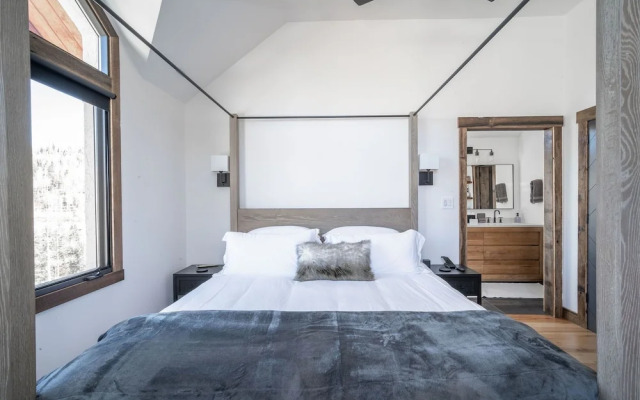Winterleaf 4 Bedroom Home by RedAwning