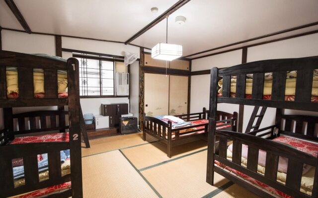Sansan -Cafe and Bar & Backpackers-