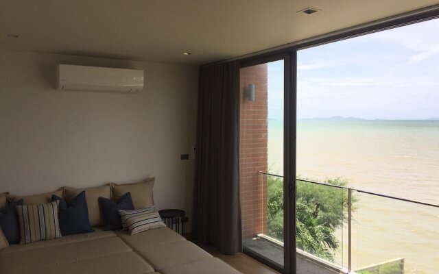 Baan Sandbox Pattaya Beachfront Villa