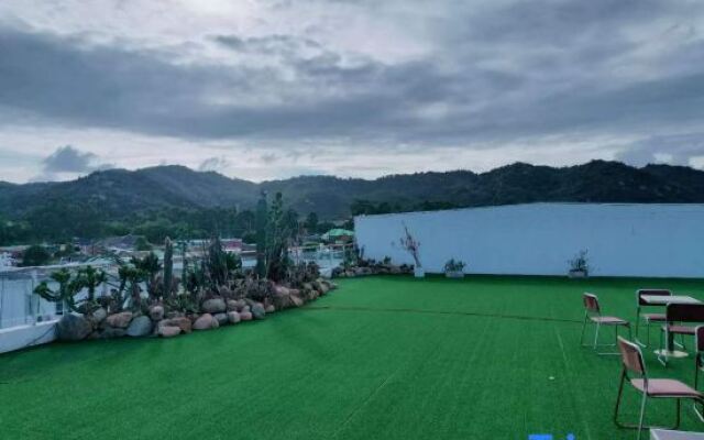 Xiamen Baihaishu Hotel (Huanghua Beach, Huandao Road)