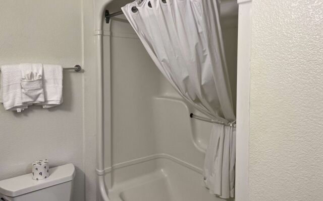 Studio 6 Belmont, CA – San Francisco - Redwood