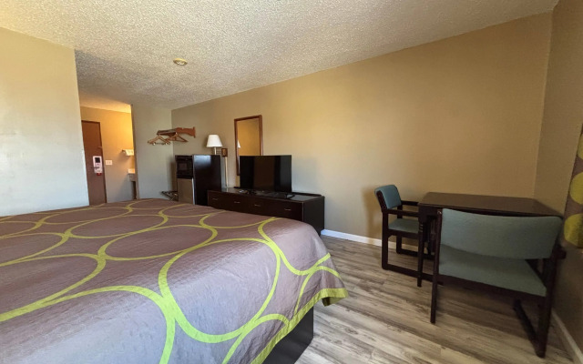 Super 8 by Wyndham Normal Bloomington