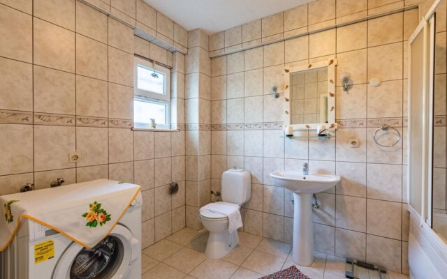 Villa Surrounded by Nature in Kartepe Near Sapanca
