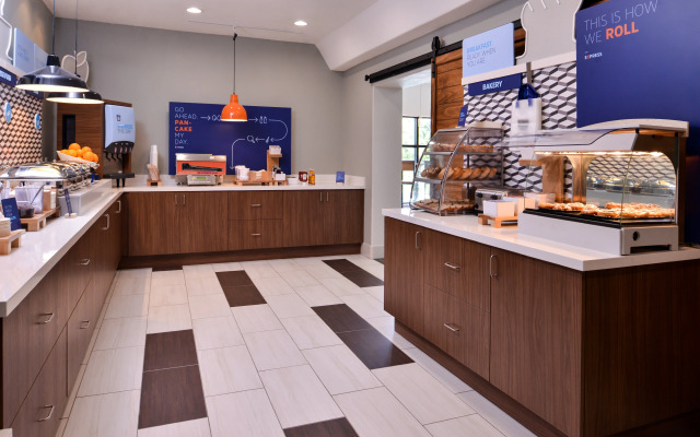 Holiday Inn Express And Suites Elgin