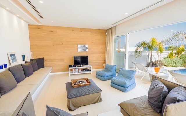 Rent Private Villa 100