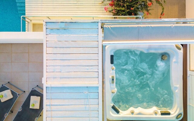 Seabreeze Villa - with Jacuzzi & heated pool