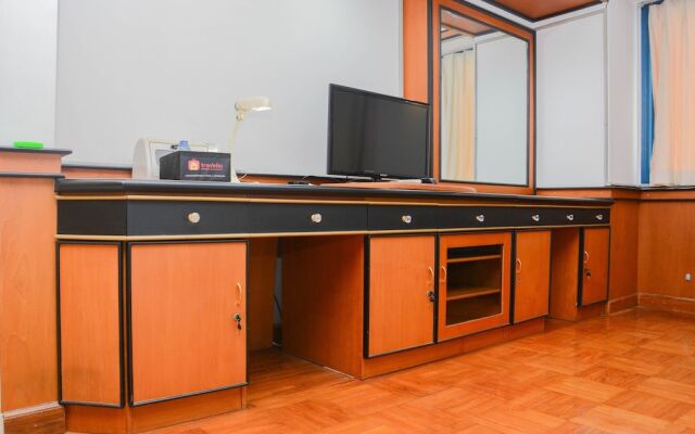 Stylish and Posh Studio Park Royale Apartment